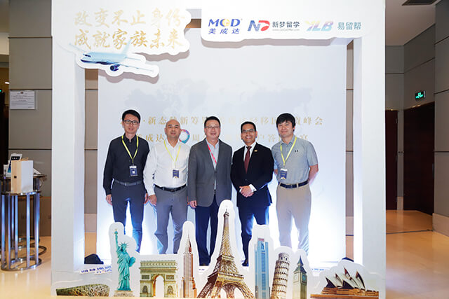 1541140891536836.jpg 01广外校友总会谢伟光秘书长及各地校友会领导到贺.jpg