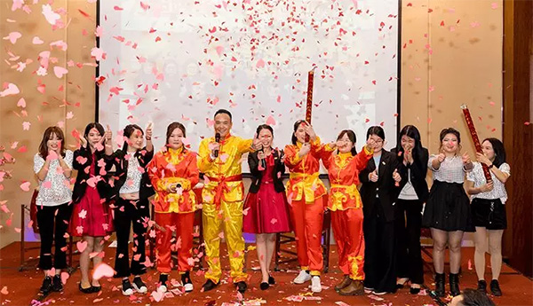 “凝初心 燃廿载 共创共享”2019年美成达二十周年庆典暨表彰大会圆满举行 “凝初心 燃廿载 共创共享”2019年美成达二十周年庆典暨表彰大会圆满举行