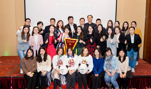 “凝初心 燃廿载 共创共享”2019年美成达二十周年庆典暨表彰大会圆满举行 “凝初心 燃廿载 共创共享”2019年美成达二十周年庆典暨表彰大会圆满举行