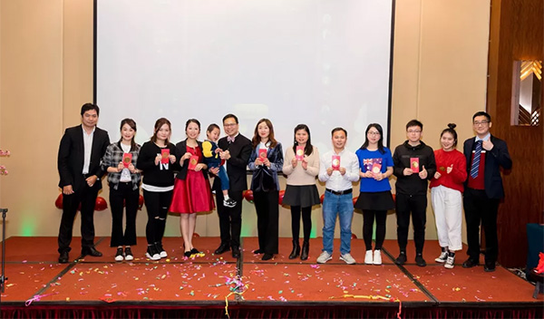 “凝初心 燃廿载 共创共享”2019年美成达二十周年庆典暨表彰大会圆满举行 “凝初心 燃廿载 共创共享”2019年美成达二十周年庆典暨表彰大会圆满举行